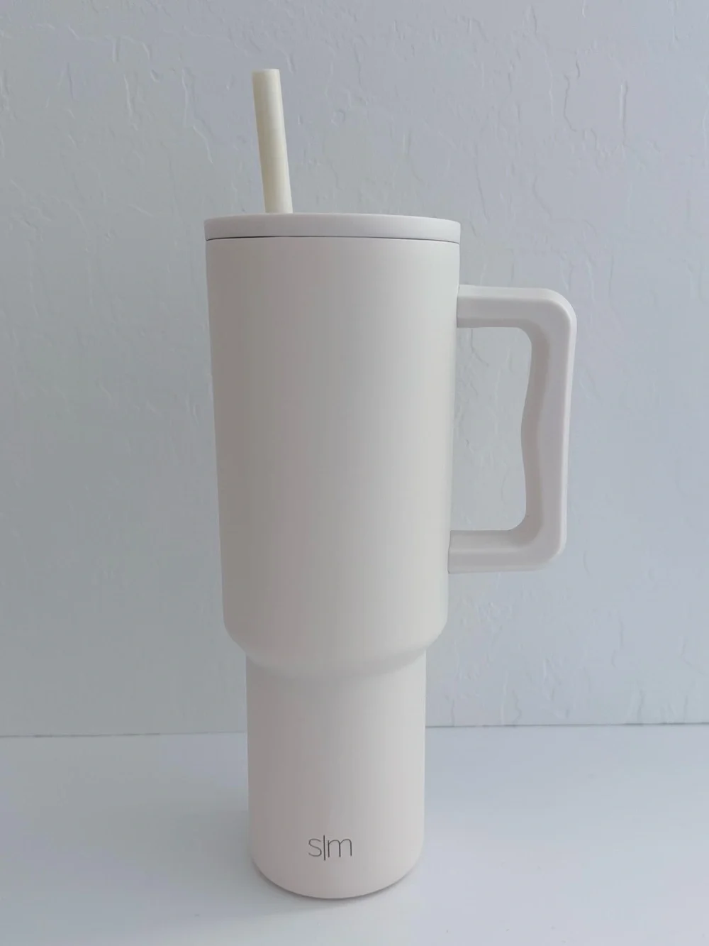 Winter White Simple Modern Cup - Picture 2 of 3